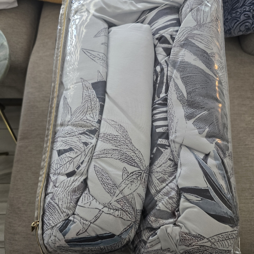Ted Baker Paradise 3-Piece Full/Queen Comforter Set NWT - Picture 6 of 9